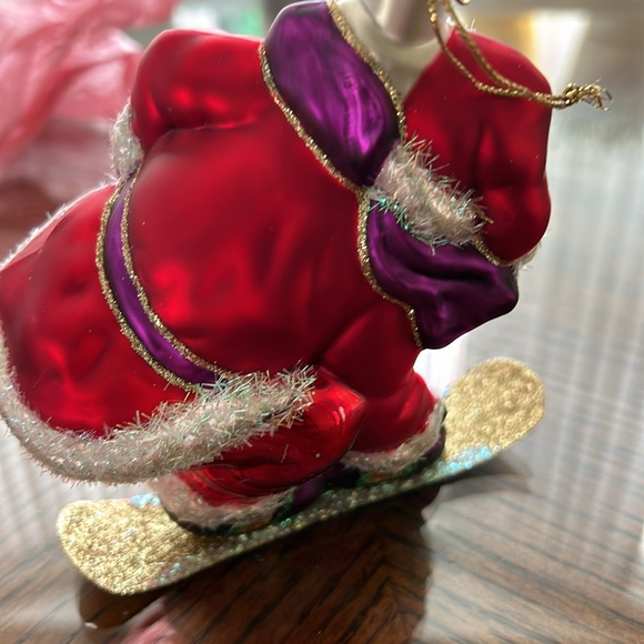 Snowboarding, Santa surfing skateboarding Santa Claus - Picture 5 of 8